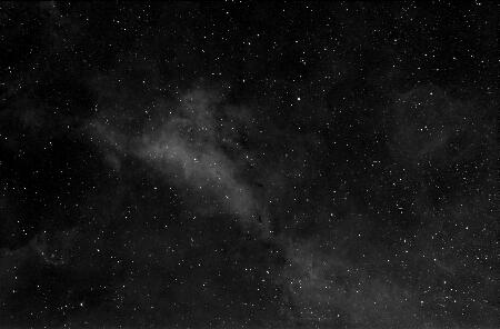 IC1318A, 2015-9-2, 19x300sec, APO100Q, H-alpha 7nm, QHY8.jpg